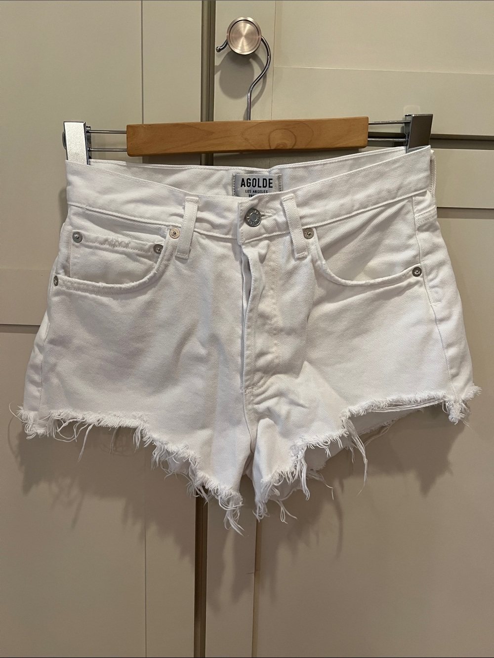 AGOLDE PARKER VINTAGE CUT OFF SHORT IN MARSHMALLOW SIZE 25